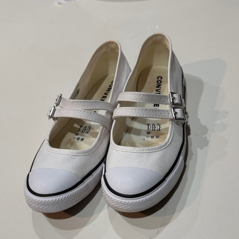 Chuck Taylor Mary Jane Sneakers - size 9